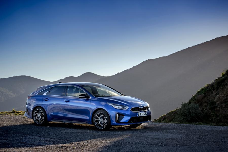  Kia ProCeed GT Line S 2019 года  (UK) (фото 23 из 41)